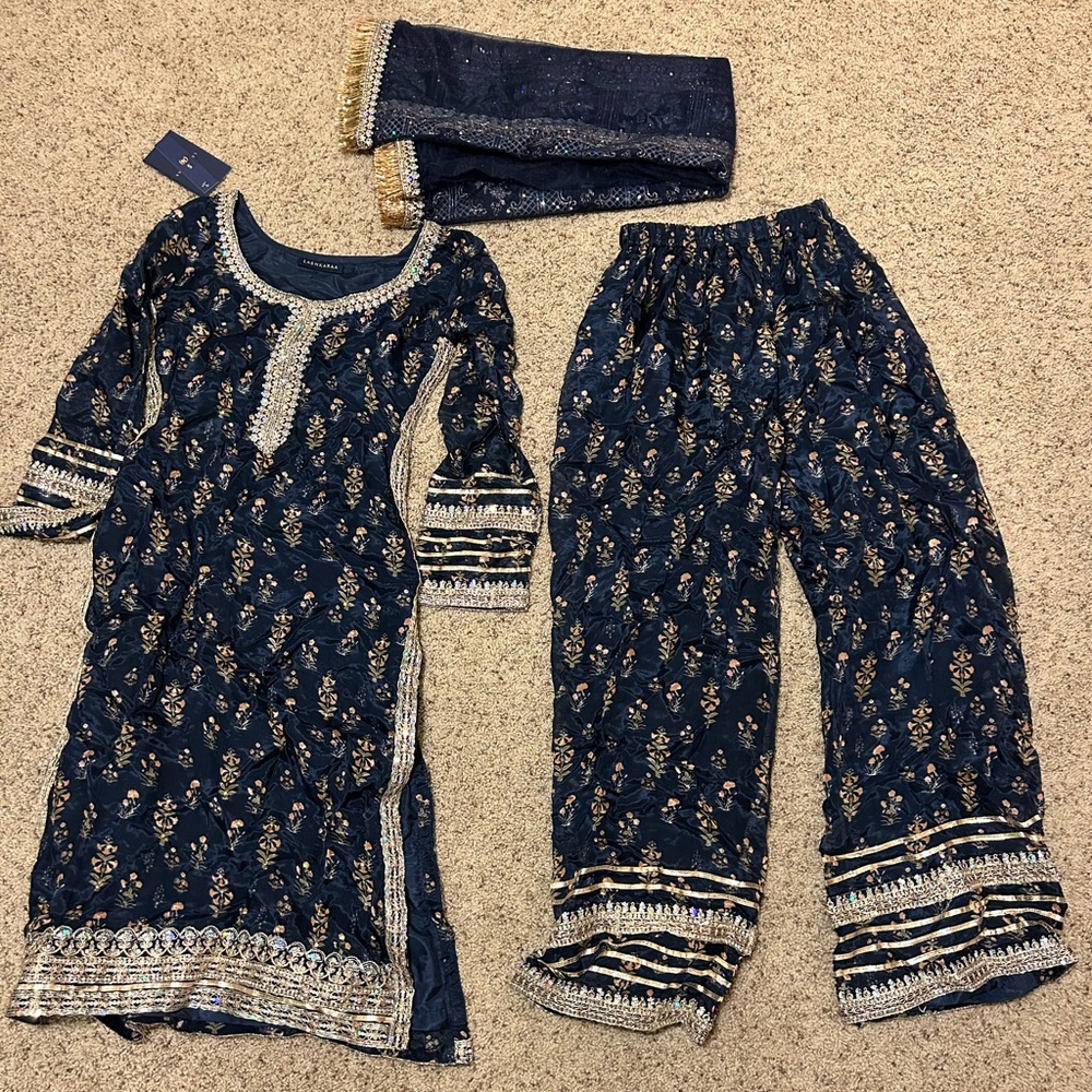 Elegant Navy Blue Kurta with Intricate Embroidery - Picture 2 of 2